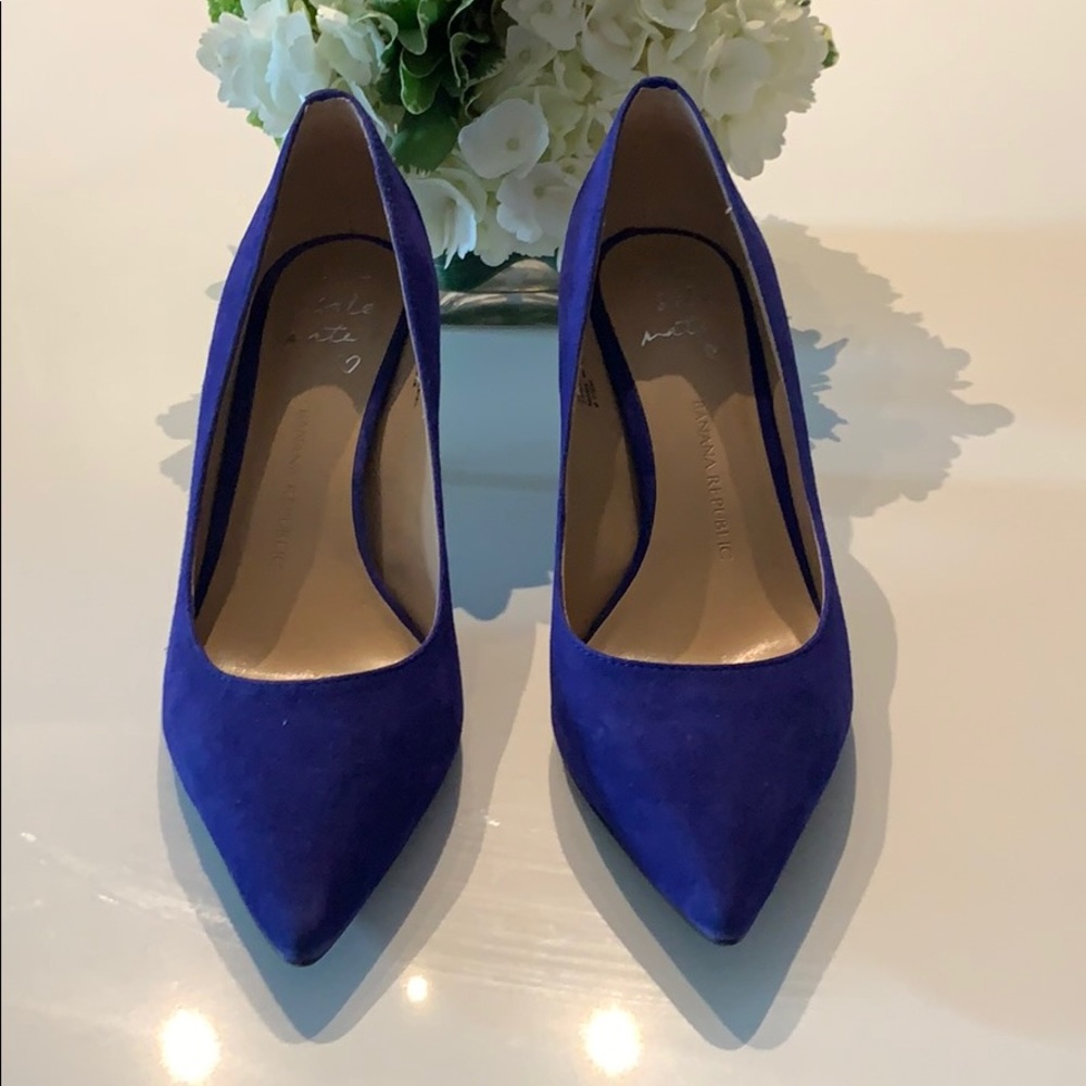 NWOT Banana Republic suede blue/purple heels.